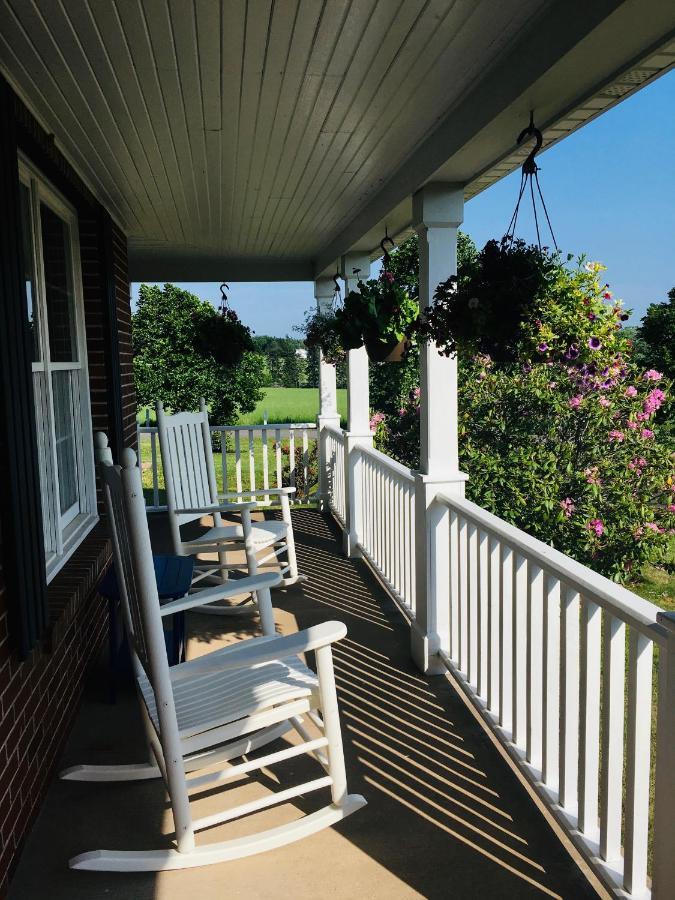 SMITH ARMS GUEST HOUSE ≡ Milton Station, Canada ≡ Lowest Booking Rates ...